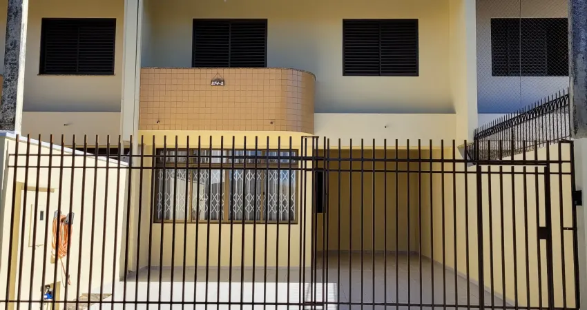 Casa com 3 quartos para alugar na Rua Rodolpho Senff, 274, Jardim das Américas, Curitiba