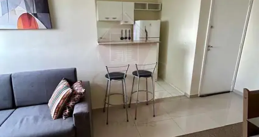 Apartamento mobiliado com 2 quartos, cozinha com armários, banheiro com box e 1 vaga de garagem