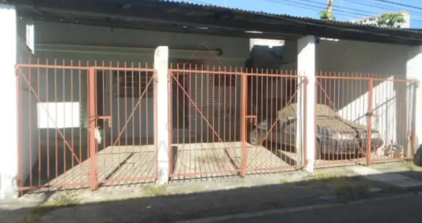 Casa térrea com 1 quarto, sala, cozinha, banheiro, área de serviço e 2 vagas de garagem cobertas