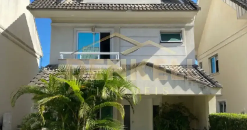 Linda casa em condomínio fechado no Recreio dos Bandeirantes