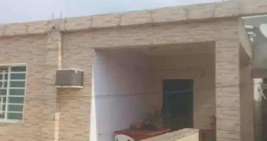 Linda casa com 1 quarto, condições de ampliar com vista para o monte