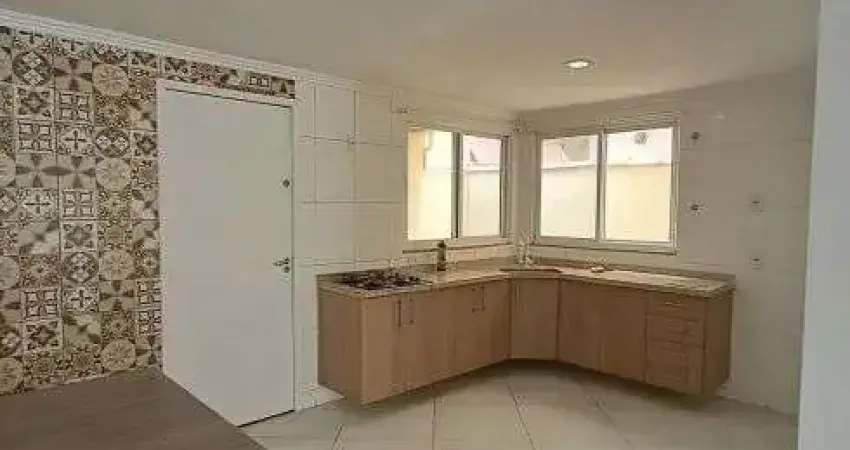 Casa a venda c/ 3 quartos, 4 banheiros e piscina em Cond. Fechado, Ilha de Guaratiba - RJ