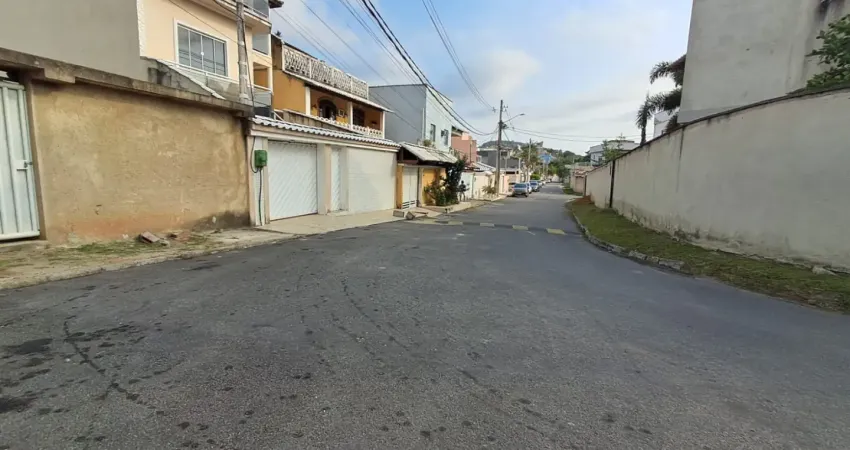Terreno 270m2 c/ pequena edificação em condomínio fechado.