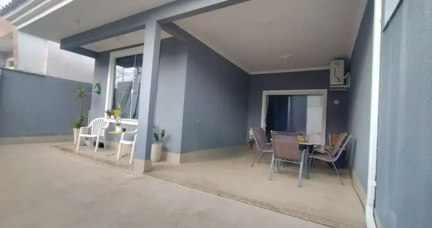 Linda casa colonial em luxuoso condominio no rio da prata/ cpo grande.