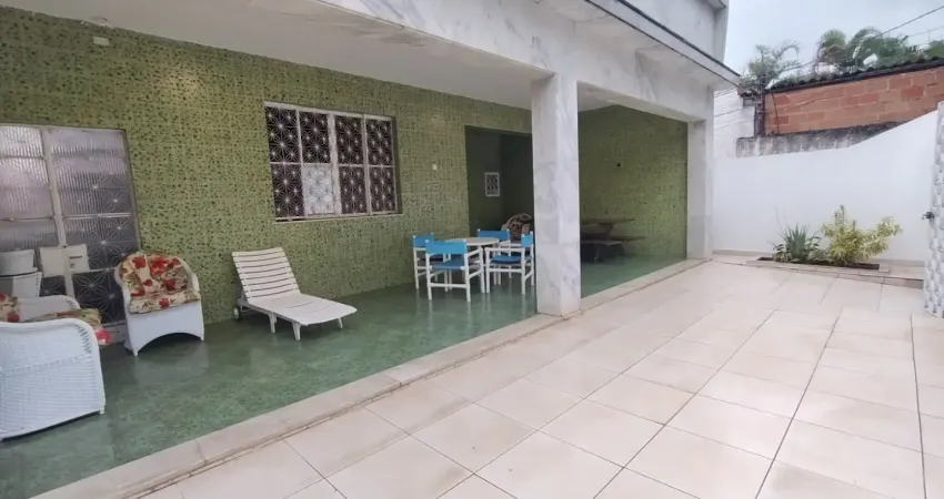 Ótima casa linear + 1/2  em condomínio fechado no centro de campo grande.