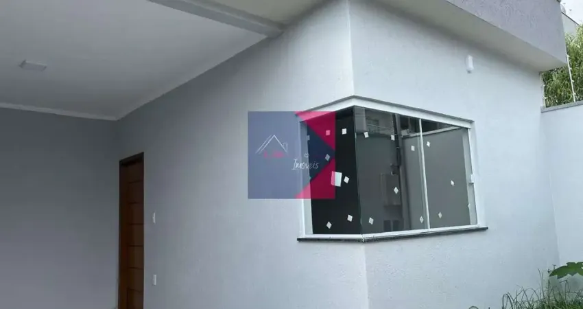 Uma Casa com excelente acabamento, localizada no Bairro Parque Real.
