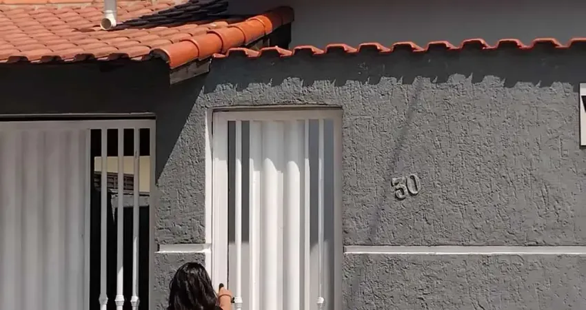 Uma linda Casa, com localização no bairro Arvore Grande, com ótimo acabamento