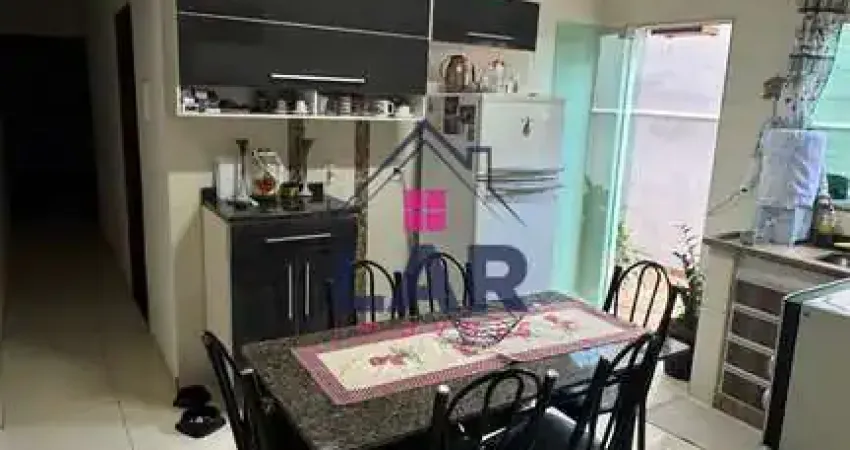Vende-se esta casa com excelenete localização e acabamento