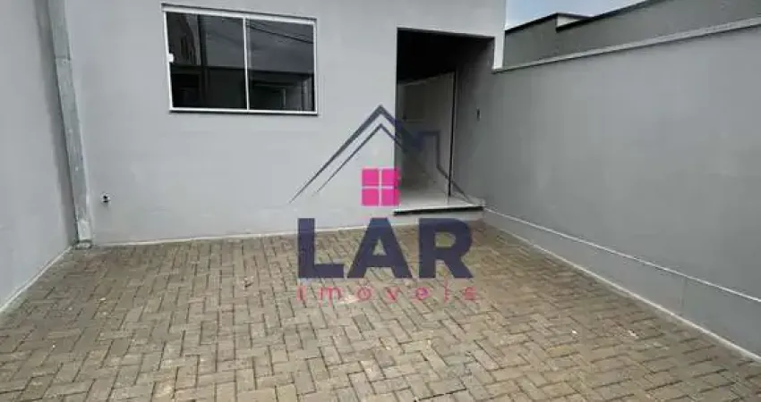 VENDE-SE CASA COM EXCELENTE LOCALIZAÇÃO E ACABAMENTO EM POUSO ALEGRE