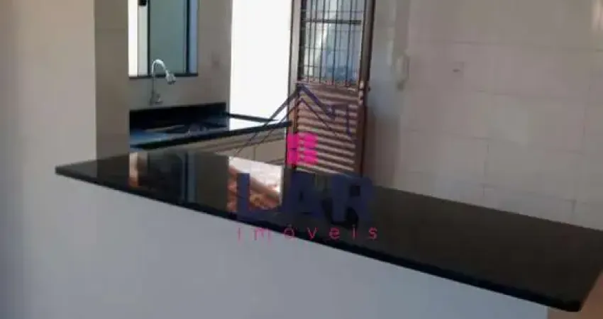 Casa à venda com excelente acabamento e ótima distribuição dos ambientes.