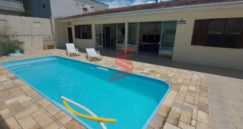 Casa com 2 quartos para alugar na Rua Dr Carlos Cavalcante 468 centro, Centro, Guaratuba