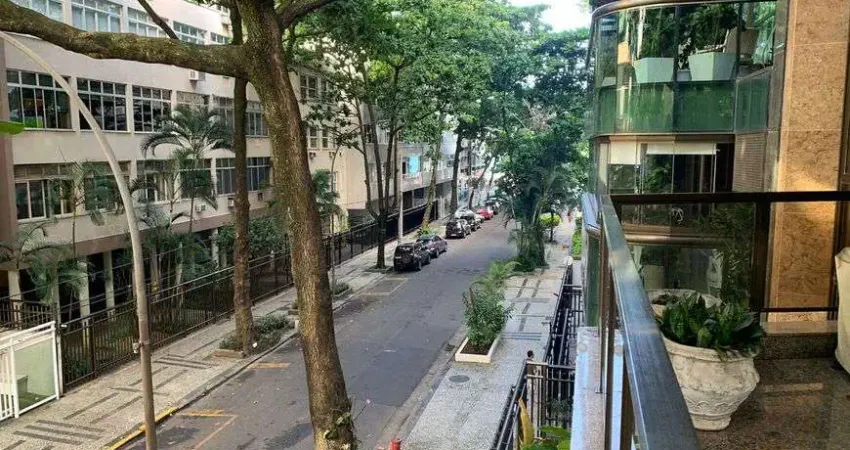 Fantástico 214m² na quadra da praia, melhor rua do Leblon