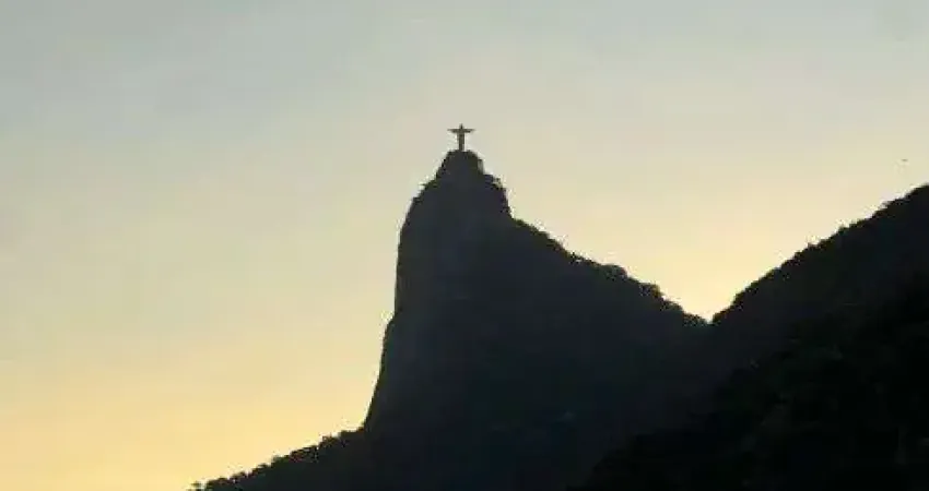 Fantástica cobertura em Botafogo com vista cinematográfica