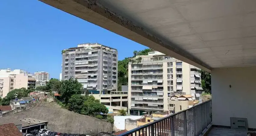 Fantástica cobertura com lidíssima vista indevassável, para deixar do se jeito