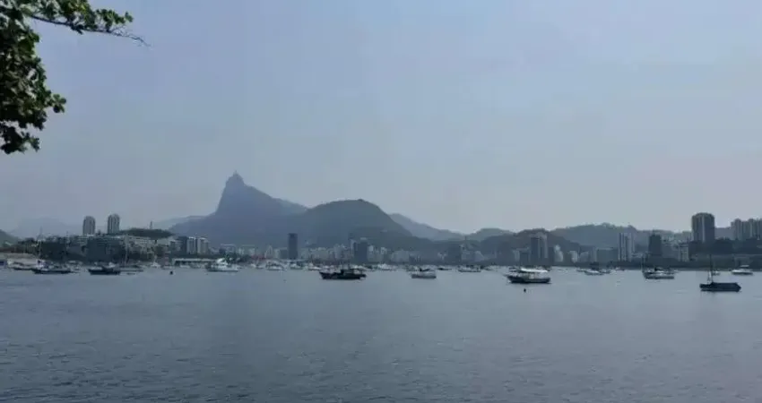 Sobrado para aluguel possui 480 metros quadrados com 4 quartos em Urca - Rio de Janeiro - RJ