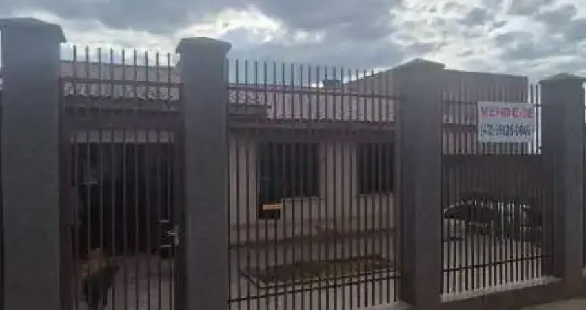 Casa 3 quartos com amplo terreno e edícula no Esplanada