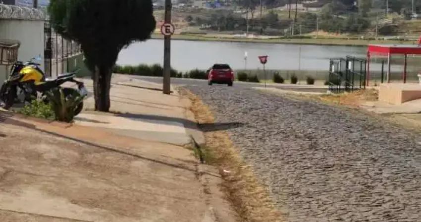 Casa com 2 quartos em Oficinas próximo ao Lago de Olarias