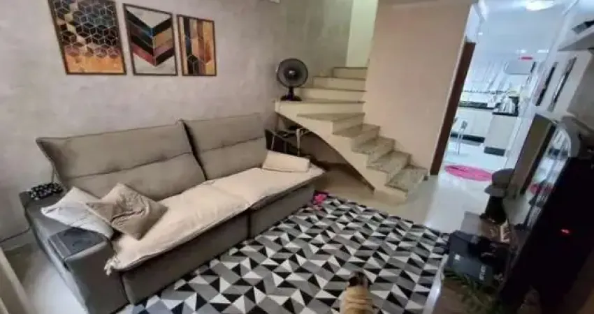 Sobrado à venda, 64 m², 2 quartos, 1 banheiro, 2 suítes