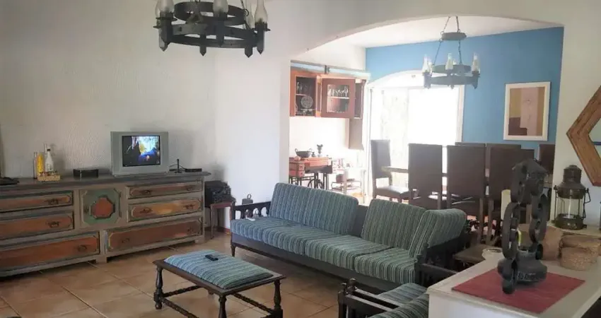 Casa à venda, 240 m², 4 quartos, 1 banheiro, 2 suítes