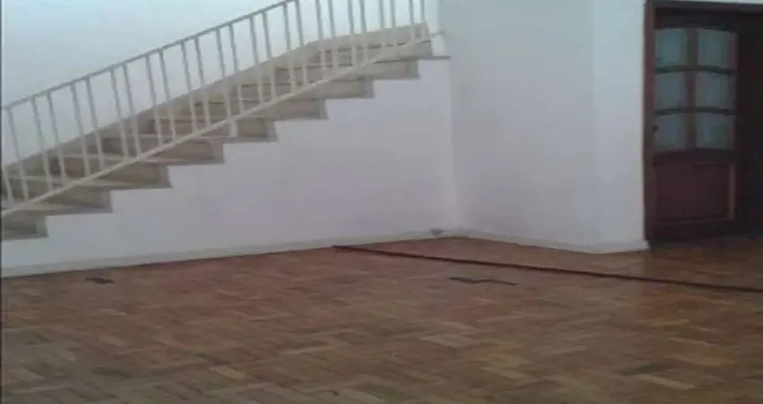 Sobrado à venda, 150 m², 3 quartos, 3 banheiros, 1 suíte