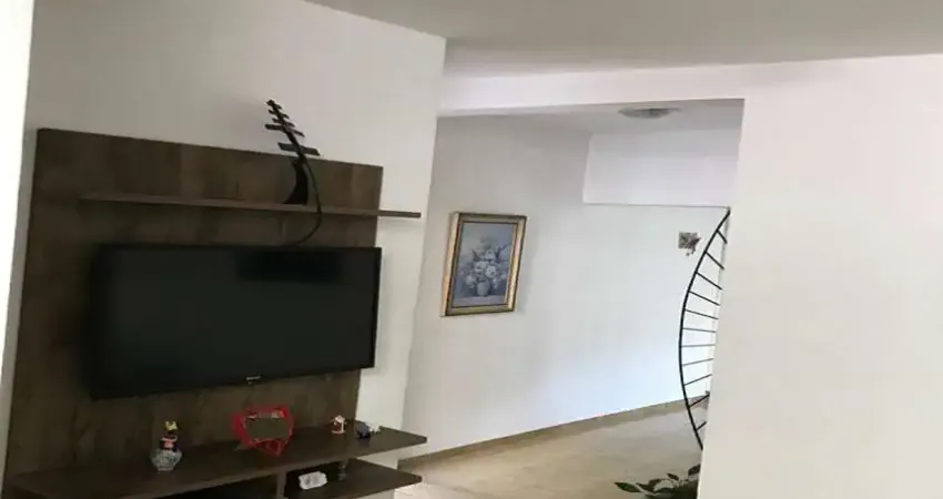 Sobrado à venda, 160 m², 3 quartos, 5 banheiros, 1 suíte