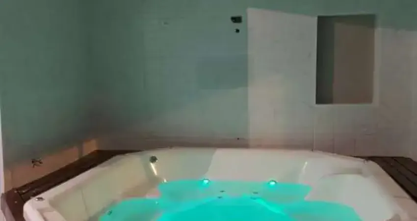 Sobrado à venda, 180 m², 3 quartos, 2 banheiros, 1 suíte