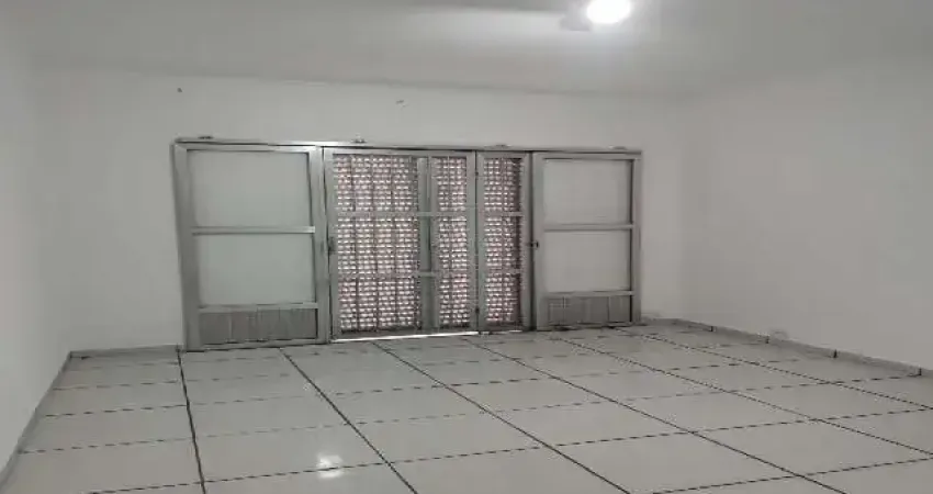 Sobrado à venda, 240 m², 3 quartos, 3 banheiros, 1 suíte