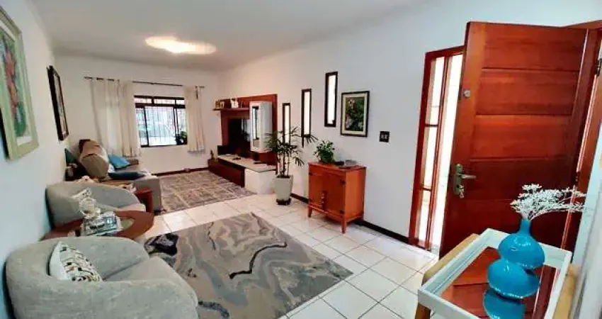 Sobrado à venda, 153 m², 3 quartos, 2 banheiros, 1 suíte