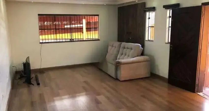 Sobrado à venda, 121 m², 3 quartos, 2 banheiros, 1 suíte