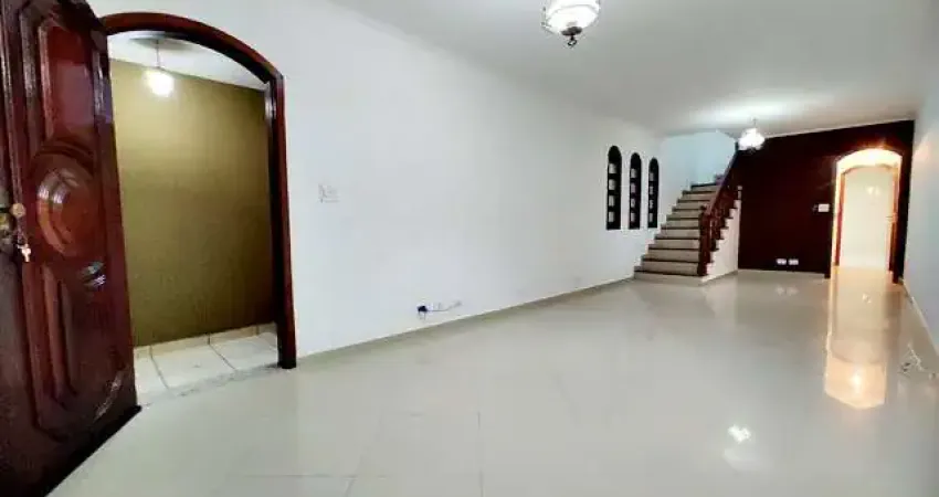 Sobrado à venda, 200 m², 3 quartos, 3 banheiros, 1 suíte