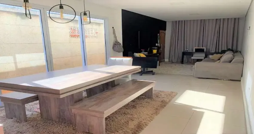 Casa à venda, 250 m², 3 quartos, 3 banheiros, 1 suíte