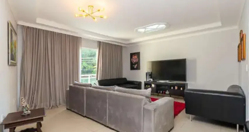 Sobrado à venda, 153 m², 3 quartos, 5 banheiros, 3 suítes