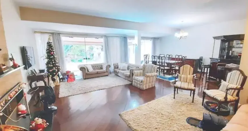 Casa à venda, 484 m², 4 quartos, 2 banheiros, 3 suítes