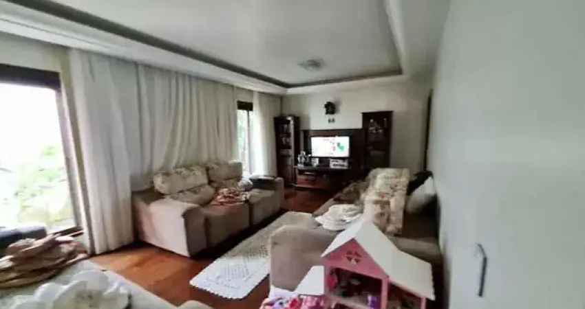 Sobrado à venda, 540 m², 4 quartos, 5 banheiros, 2 suítes