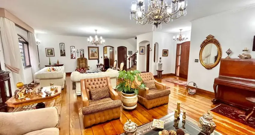 Sobrado à venda, 787 m², 4 quartos, 4 banheiros, 4 suítes