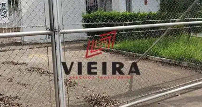 Prédio comercial com área livre de terreno grande
