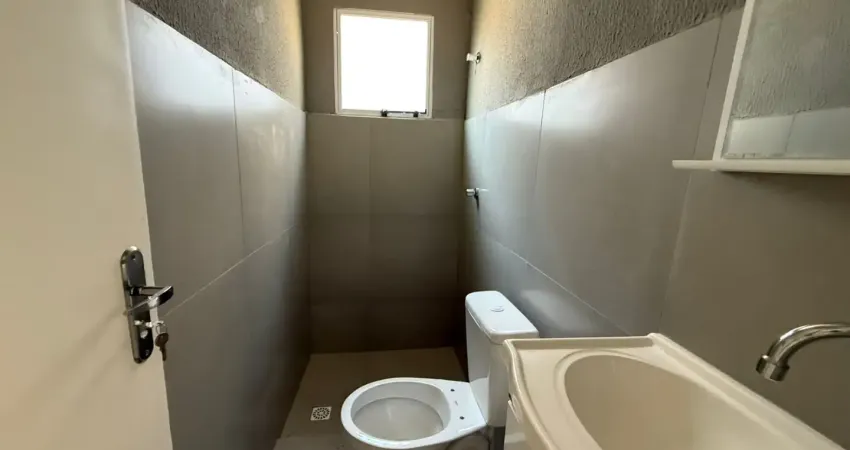 Linda residencia no geisel, com 03 dormitorios com banheiro social,e uma suite , com edicula com churrasqueira, e mais um dormitorio na edicula com suite tambem, toda em porcelanato, acabamento com fo