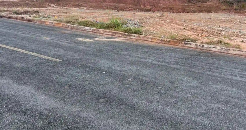 Ótimo terreno de 413m2 localizado no Jardim dos Ipês