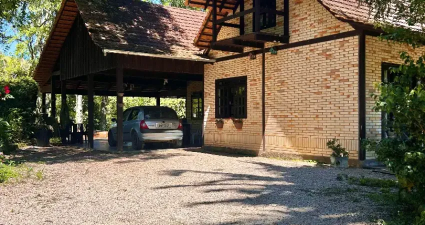 Chácara de tijolinhos avista com piscina no município de são joão batista