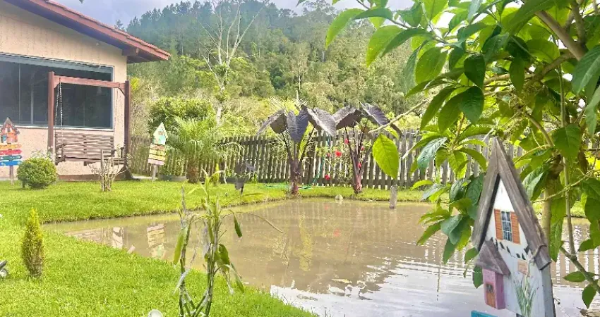 Linda chácara com cachoeira em canelinha a 15km do centro da cidade