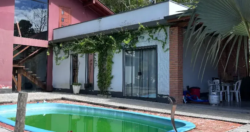 Lindo sítio de alto padrão a 4km do centro de Canelinha bairro moura