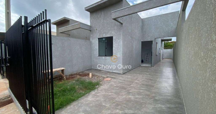 Casa com passagem lateral e sobra de terreno no panorama