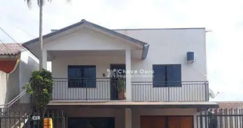 Sobrado à venda, 252 m² por R$ 700.000,00 - Santa Felicidade - Cascavel/PR