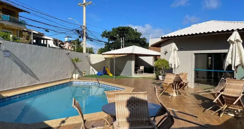 Casa 4/4 Sendo 2 Suítes - Stella Maris - Próximo a Praia - Condominio