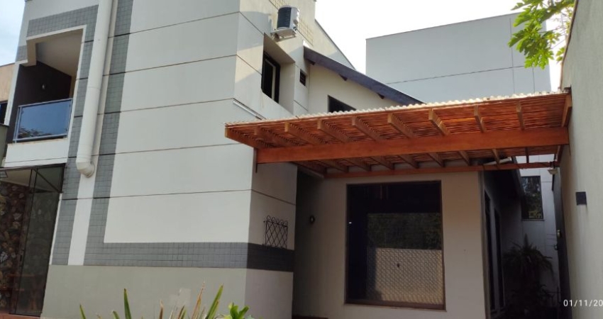 Linda Casa Residencial à Venda no Jardim Andrade - Londrina-PR!