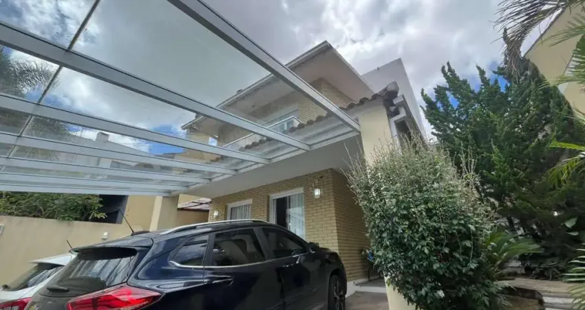 Casa para Venda em Pelotas, Centro, 4 dormitórios, 1 suíte, 3 banheiros, 2 vagas