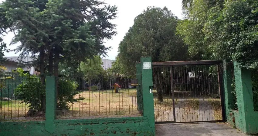 Amplos terrenos praticamente no centro com conforto de bairro