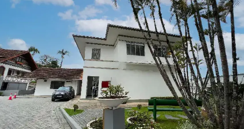 Alugo Ótima Casa Comercial, 08 Salas 250m² - Bairro Velha