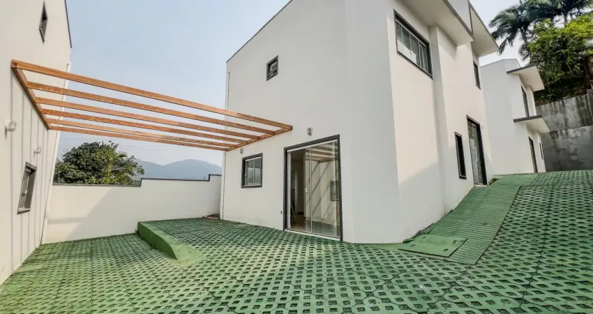 Vendo sobrado novo em condomínio fechado, bairro itoupava central