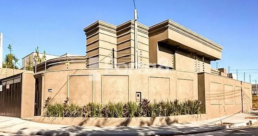 Elegância e Conforto em Frente à Praça: Casa com Suíte e Varanda Gourmet no Setsul 1.